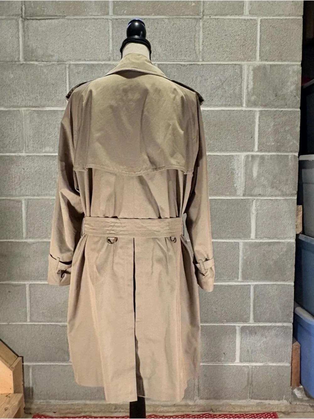 Burberry trench coat. - Picture 5 of 15